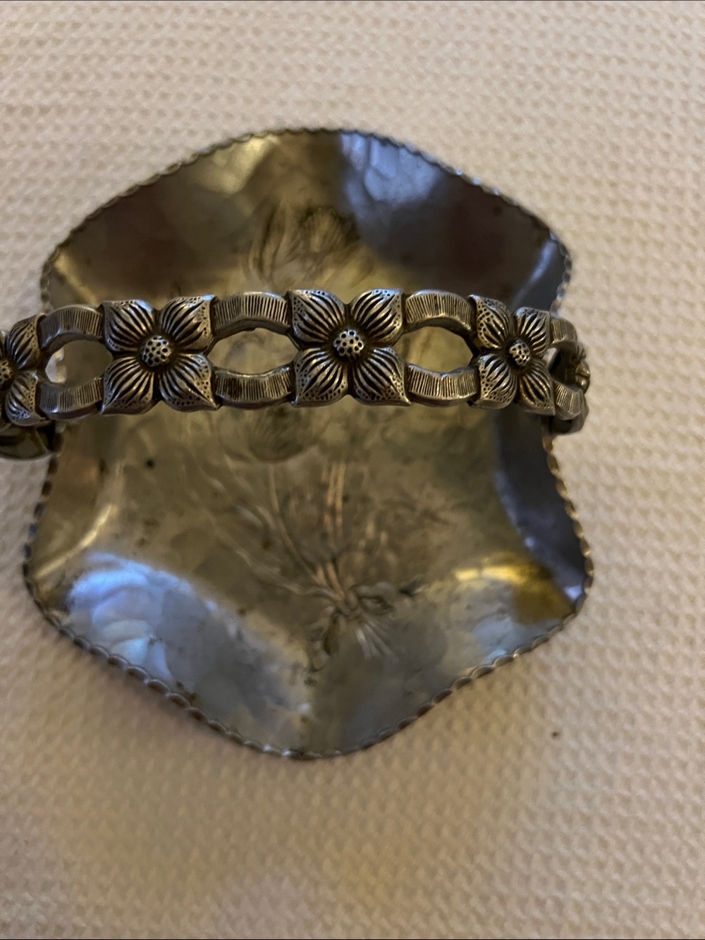 Vintage Rodney Kent Hammered Aluminum Basket Hand Wrought Creations #429 7"x5"